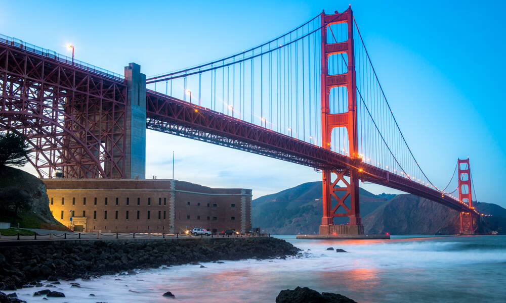 Fort uit de Tweede Wereldoorlog onder de Golden Gate Bridge