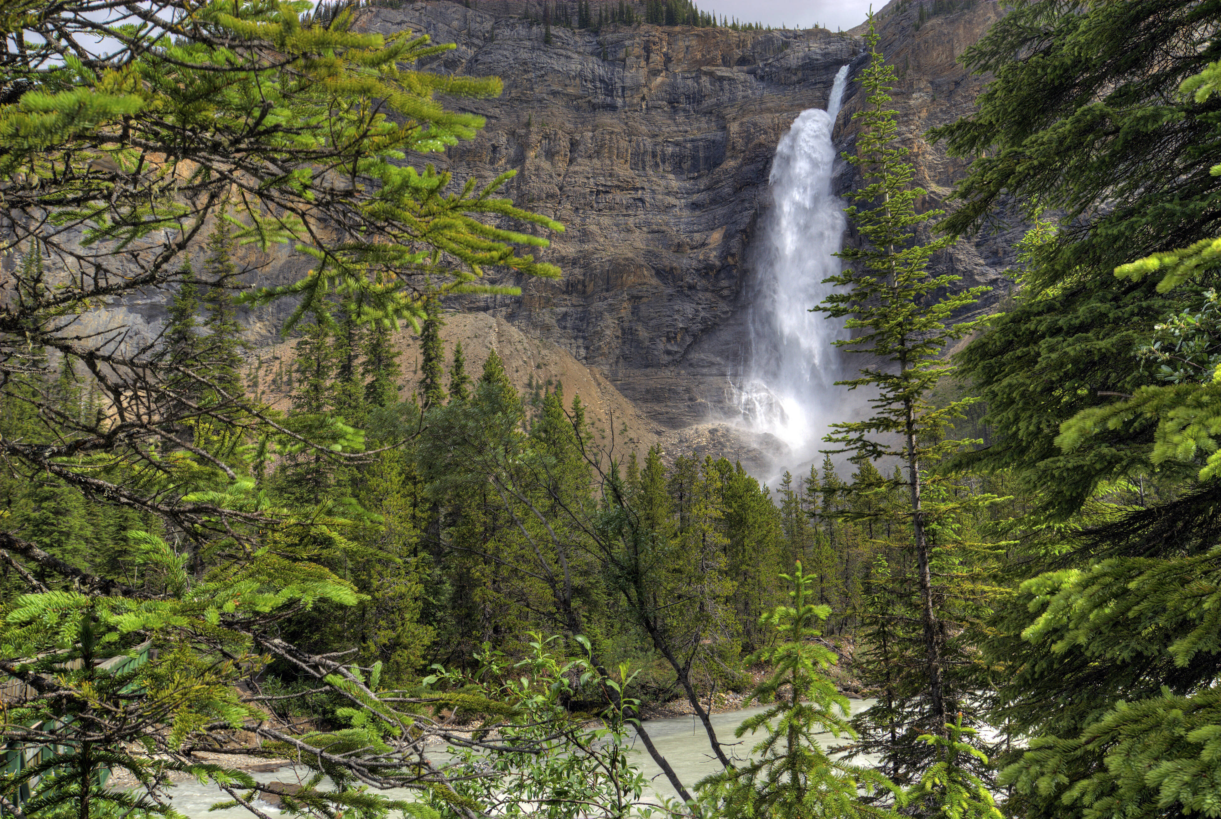 Takakkaw Falls in Yoho National Park is de tweede hoogste van Canada