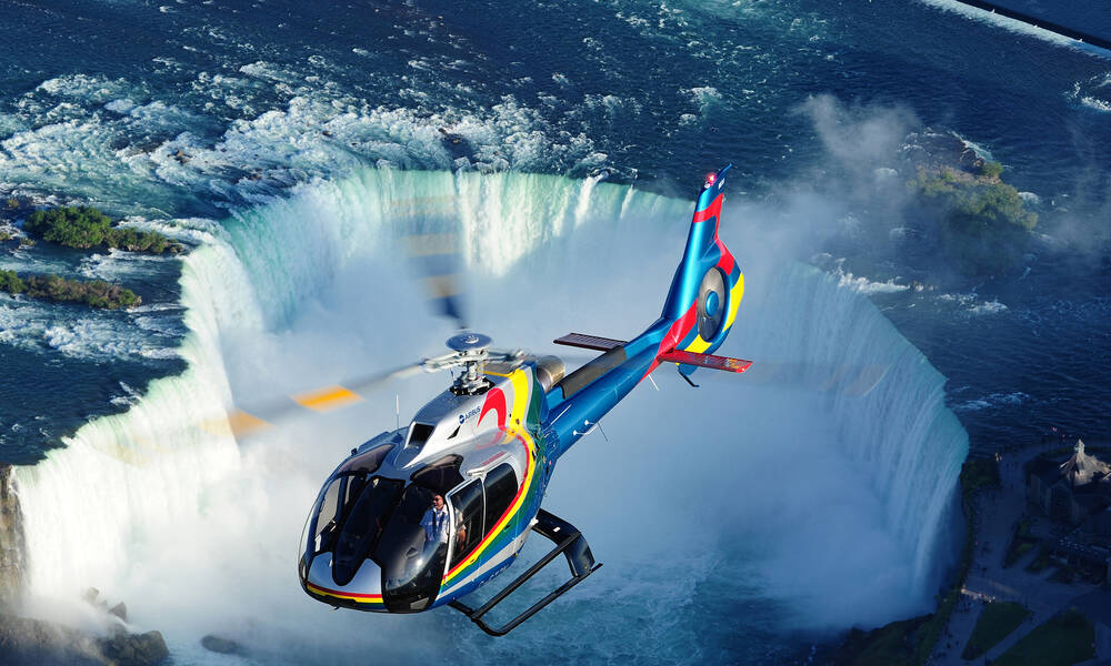 Helikoptervlucht boven de Niagara Falls