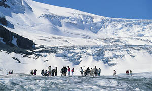 Wandelen op de Athabasca Glacier met de Ice Explorer Tour