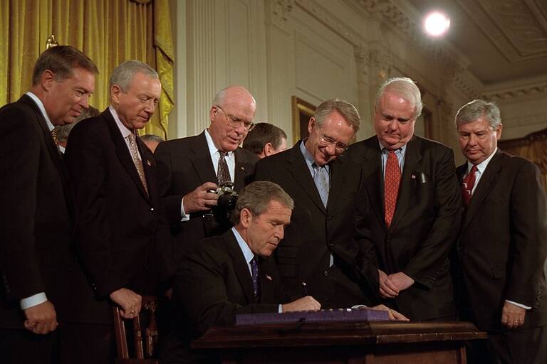 Bush ondertekening Patriot Act