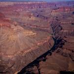 De Colorado in de Grand Canyon vanuit de Helikopter